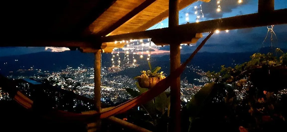 Patito Feo Hostel ميديلين